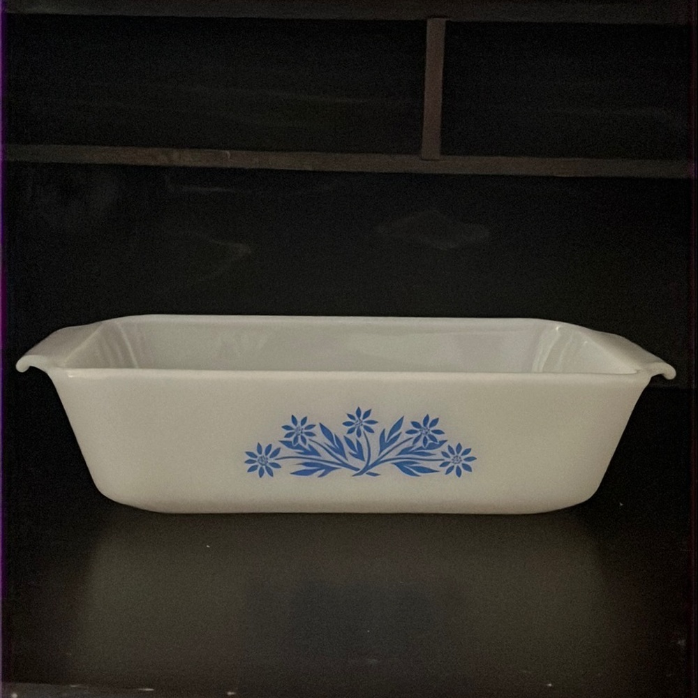 Anchor Hocking Fire King Cornflower 441 Milk Glass Vintage 1 QT